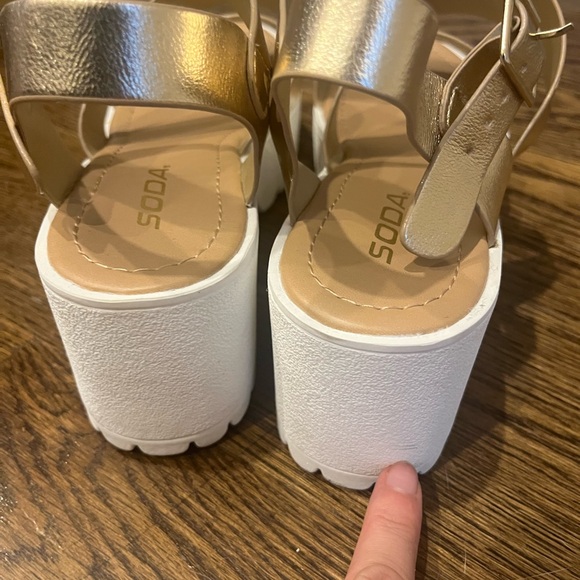Soda Women's Chunky Platform Block Heel Platform Sandals Disco Gold Size 8 - Picture 5 of 6